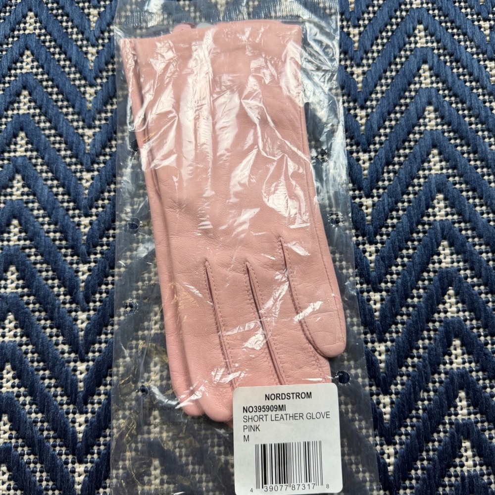Nordstrom Short Leather Glove Women M Pink Silk Lined Winter Accessory NWT
